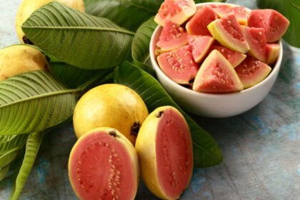Health Benefits of Guava Fruit and Leaves